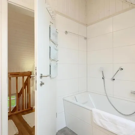 Semesterbostad Stunning In Ostseeresort With Sauna